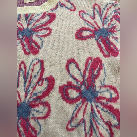 Dreamers by Debut Soft Crew Neck Floral Sweater - Picture 8 of 8